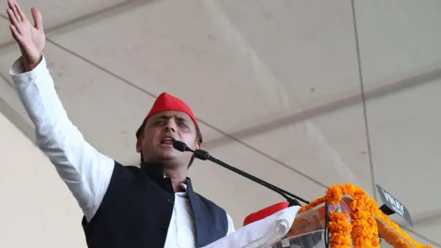 দুই কিশোরীর ঝুলন্ত দেহ উদ্ধারের ঘটনায় প্রাক্তন মুখ্যমন্ত্রী অখিলেশ যাদব কড়া প্রতিক্রিয়া দিয়েছেন