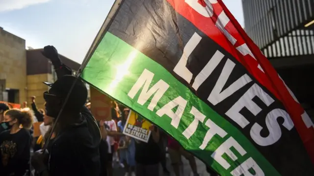 BLM bayrağı