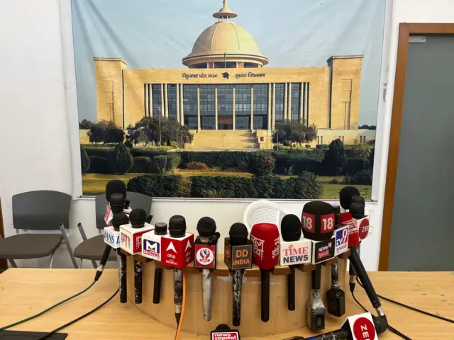 ગુજરાત વિધાનસભાનું જીવંત પ્રસારણ ક્યાં થાય, ગુજરાત વિધાનસભાનું જીવંત પ્રસારણ કેમ નથી થતું, વિધાનસભાના સ્પીકર, બીબીસી ગુજરાતી, બીબીસી ન્યૂઝ ગુજરાતી