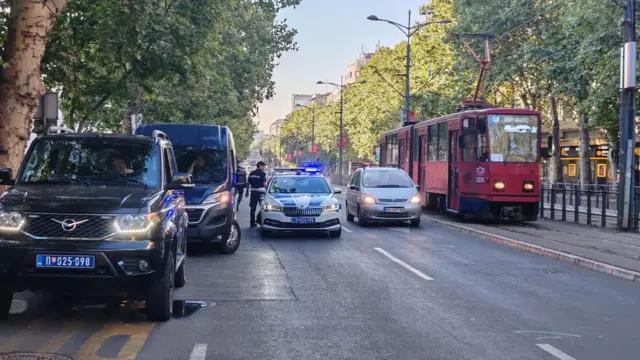 Policijska vozila ispred Pravnog fakulteta 