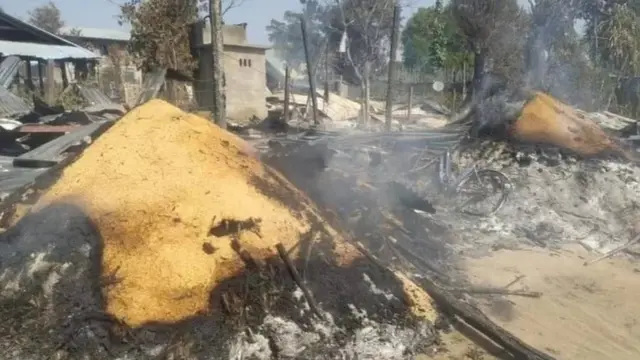 ငဝဲတောရွာမှာ အိမ် ၅ လုံးနဲ့အတူစပါးကျီတွေပါမီးလောင်ကျွမ်းခဲ့