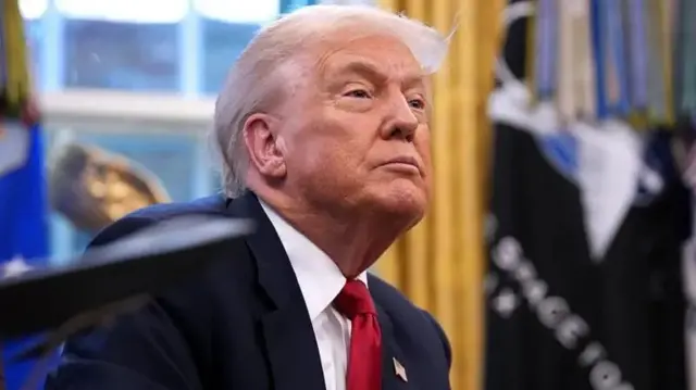 Madaxweyne Trump ayaa Hindiya kusoo rogay canshuur dheeraad ah oo dhan 25% taasoo ah ciqaab haddii ay iibsato saliidda Ruushka.