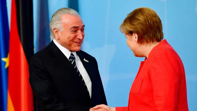 Temer cumprimenta a chanceler alemã, Angela Merkel