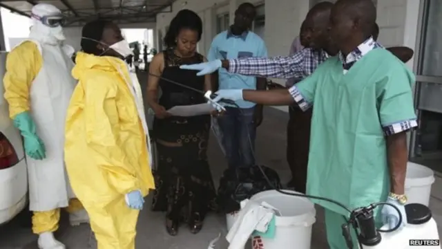 Abo mu gisata c'ubuvuzi bigishwa ingene bahangana n'indwara ya Ebola muri Congo