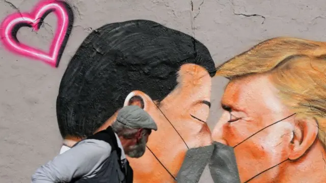 Donald Trump sugirió esta semana que podría pedir una compensación a China por la pandemia de covid-19.