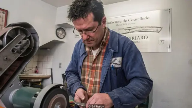 Dominique Chambriard 協助保護鎮上標誌性的"Le Thiers"刀的設計