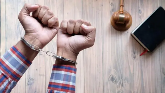 থানায় ধরে নিয়ে গিয়ে অর্থ আদায়ের অভিযোগ আছে পুলিশের বিরুদ্ধে