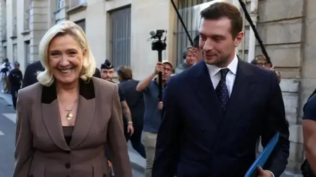 Uchaguzi wa mapema utanufaisha zaidi Marine Le Pen na chama chake cha mrengo wa kulia kali, National Rally.