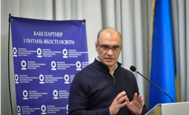 Сергій Сиротенко у синьому светрі