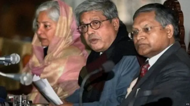 سہ رکنی ٹیم