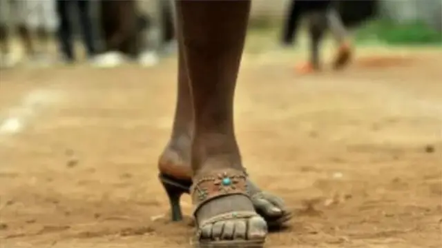 నీటి కోసం వచ్చే మహిళలపై వ్యాపారులు అకృత్యాలకు పాల్పడుతున్నారు