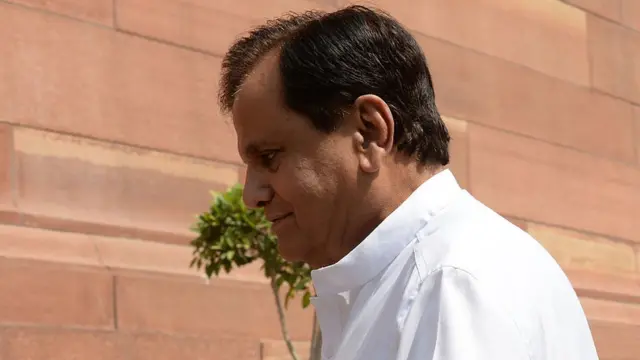 રાજકારણમાં જો અહેમદ પટેલને નુકસાન જાય તો તેની સીધી અસર સોનિયા ગાંધીને થાય તેમ મનાય છે