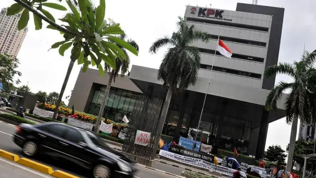 Gedung KPK di Jakarta. Juru bicara KPK Budi Prasetyo mengatakan pihaknya sudah minta keterangan orang-orang yang diduga mengetahui konstruksi perkara kereta cepat Whoosh. 