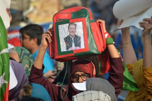 জবাবদিহিতামূলক একটি আদালত থেকেও ইমরান খানের বিরুদ্ধে সাজার রায় দেয়া হয়েছে।