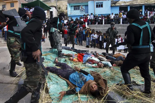 Niños de la provincia de Cayara recrean la masacre en su localidad. (Foto: Ángela Ponce).