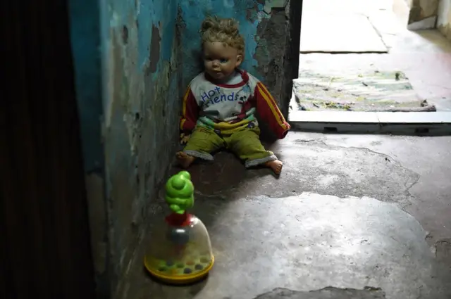 దిల్లీలో దారుణ అత్యాచారానికి గురైన ఓ నాలుగేళ్ల బాలిక ఇంట్లో ఆటబొమ్మలు