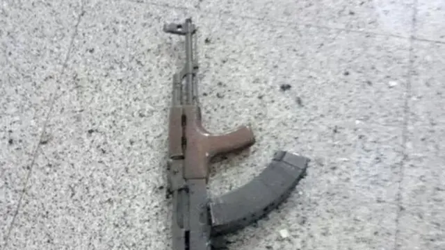 Fuzil Kalashnikov encontrado no aeroportocomo fazer aposta online de futebolIstambul após o ataque