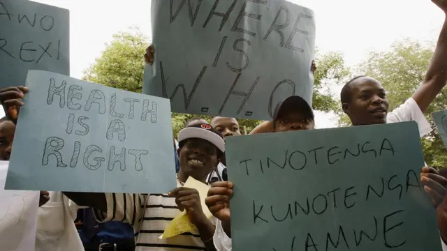 Health care workers for Zimbabwe dey protest