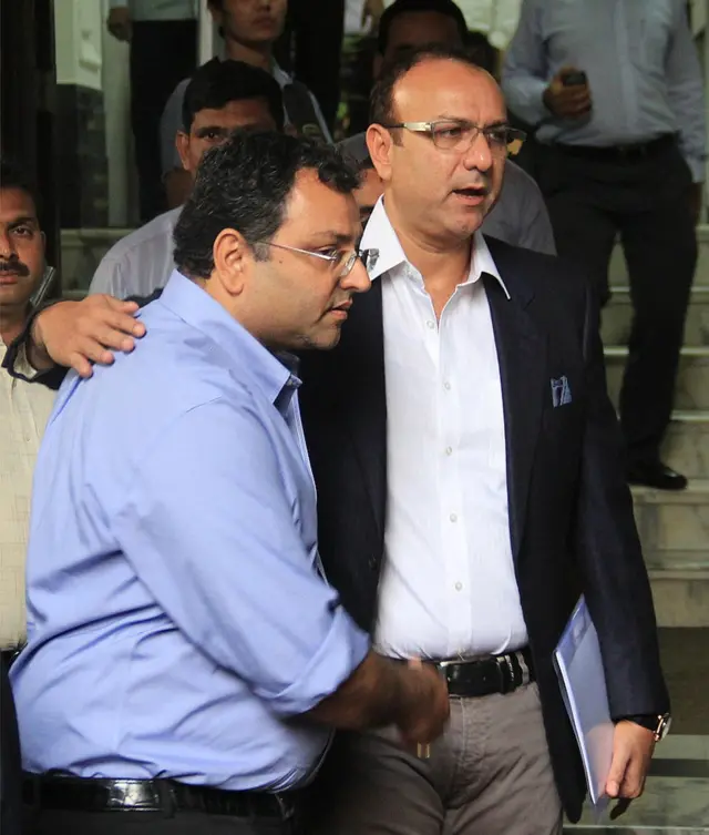 સાયરસ તથા મોટાભાઈ શાપૂરની ફાઇલ તસવીર