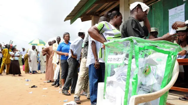 People line up to vote for 2015 election