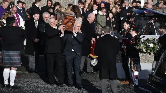 Похорон Долорес О'Ріордан