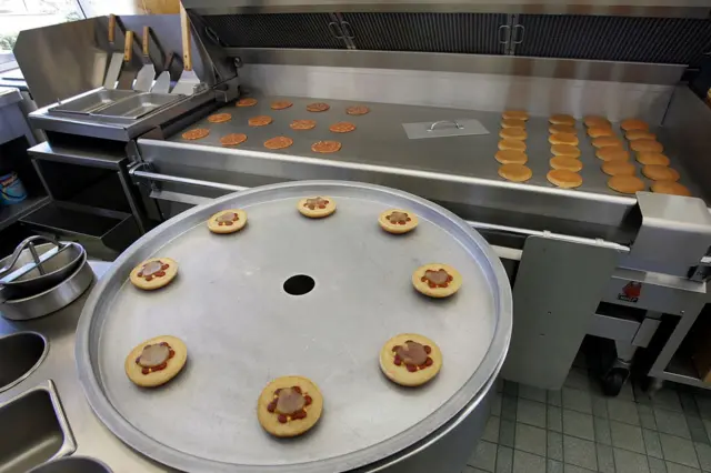 Uma réplica da cozinha do primeiro restaurante McDonald's, agora no museu da empresa