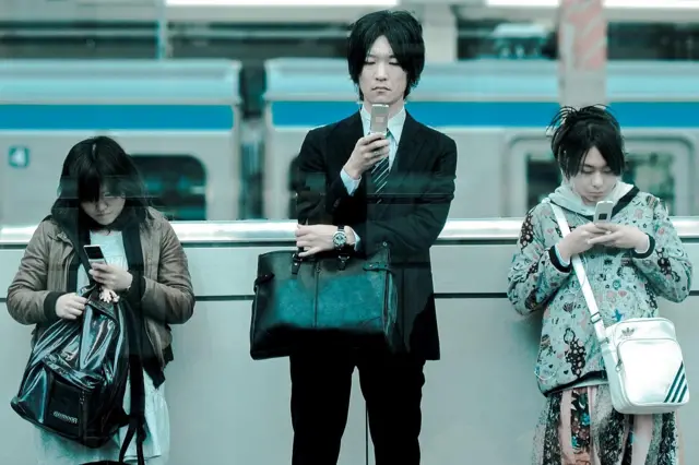 เทคโนโลยีในปัจจุบันยิ่งทำให้คนหนุ่มสาวโดดเดี่ยวมากขึ้น และทำให้เกิดพฤติกรรมแยกตัวจากสังคม