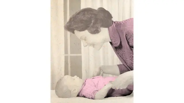 ثمة أدلة على أن الأمهات يتحدثن مع بناتهن أكثر مما يتحدثن مع أبنائهن، وهذا يساعد في النمو اللغوي