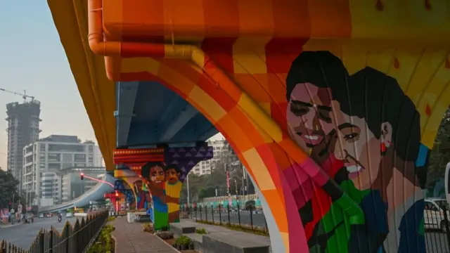 "தன்பாலின திருமணங்களுக்கு சட்டப்பூர்வ அங்கீகாரம் வேண்டும்