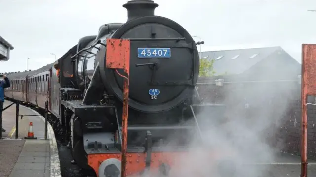 হ্যাডিংটনের ব্রুস ক্লার্ক বলেন, “ফোর্ট উইলিয়াম থেকে ম্যালাইগ পর্যন্ত চলা বাষ্পীয় ইঞ্জিনের এই জ্যাকোবিয়ান ট্রেনের ব্যাপারটাই আলাদা।”