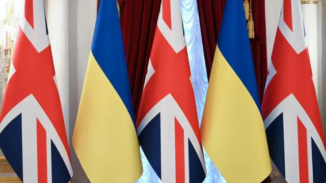 Флаги Британии и Украины