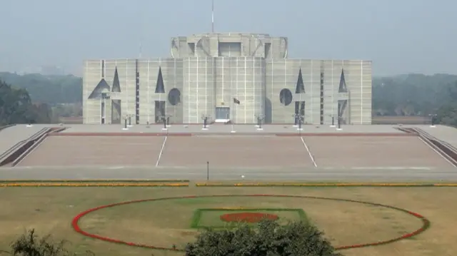 বাংলাদেশে ১২ই ফেব্রুয়ারি সংসদ নির্বাচনের ভোট গ্রহণ অনুষ্ঠিত হবে 