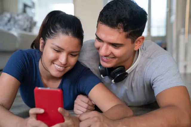 ক্যাজুয়াল ডেটের জন্য ডেটিং অ্যাপ ভালো বলে মনে করেন অনেক তরুণ।