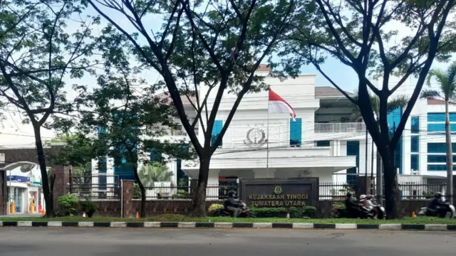 Suasana di kantor Kejaksaan Tinggi Sumatra Utara, Kamis (16/05).