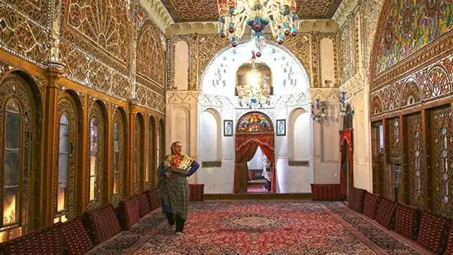 زن بی حجاب