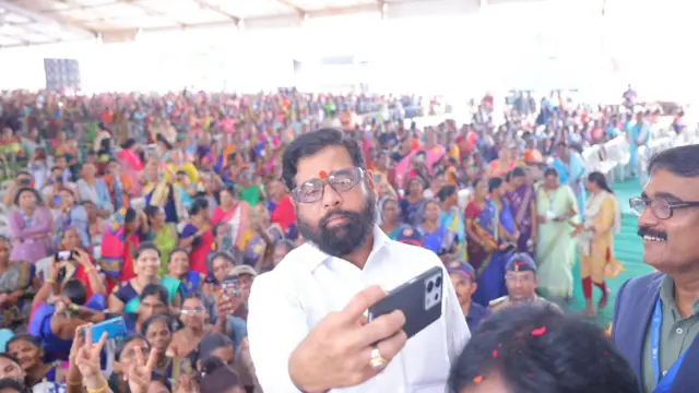 लाडकी बहीण योजनेच्या कार्यक्रमात मुख्यमंत्री एकनाथ शिंदे