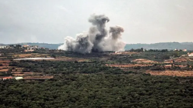 غارة جوية على بلدة طير حرفا جنوب لبنان