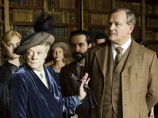 Maggie Smith y Hugh Bonneville en una escena de Downton Abbey.