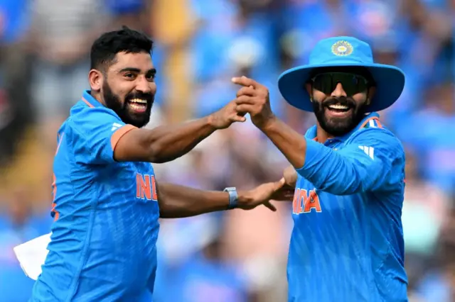 रविंद्र जडेजा आणि मोहम्मद सिराज