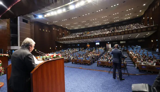 संसद्मा सम्बोधन गर्दै महासचिव गुटेरस