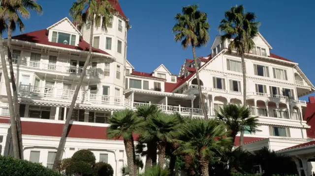 hotel, hantu, sejarah