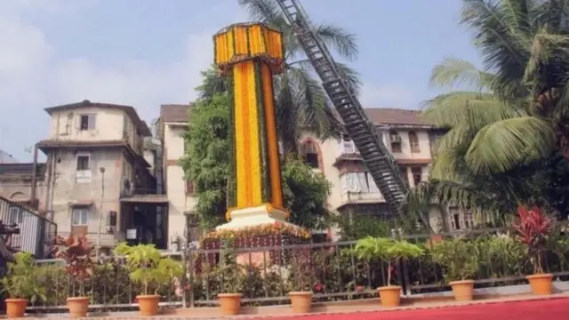 అమరవీరుల స్థూపం ఫోటో 