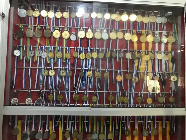 කවදා හෝ මේ පදක්කම්, සහතික තැබීමට නිසි ස්ථානයක් සකස් කර කෞතුකාගාරයක් පවත්වා ගෙන යාමට හැකි වේවි කියා අපි බලාපොරොත්තු වෙනවා"