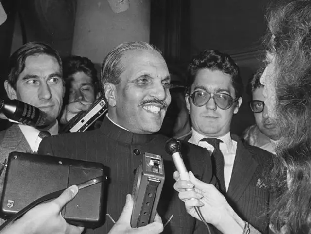 جنرال ضیاء‌الحق نقش برجسته‌ای در جلب کمک برای گروه‌های مجاهدین و تجهیز آنها علیه شوروی داشت