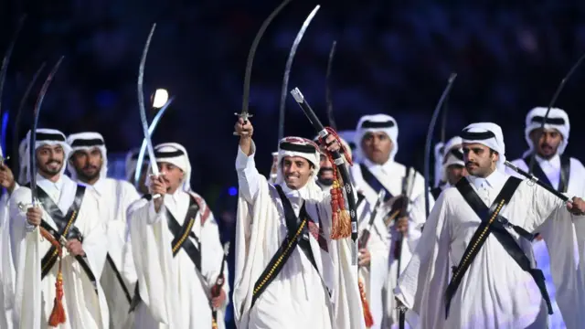 উদ্বোধনী অনুষ্ঠানে কাতারের ঐতিহ্যবাহী লোকনৃত্য আরধা প্রদর্শিত হয়। 
