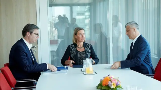 Вучић, Могерини и Тачи у Бриселу