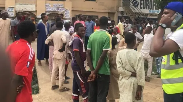 Awọn oludibo nreti idibo bẹrẹ