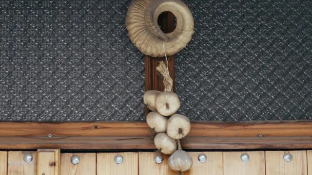 Игрушки-обереги в Албании