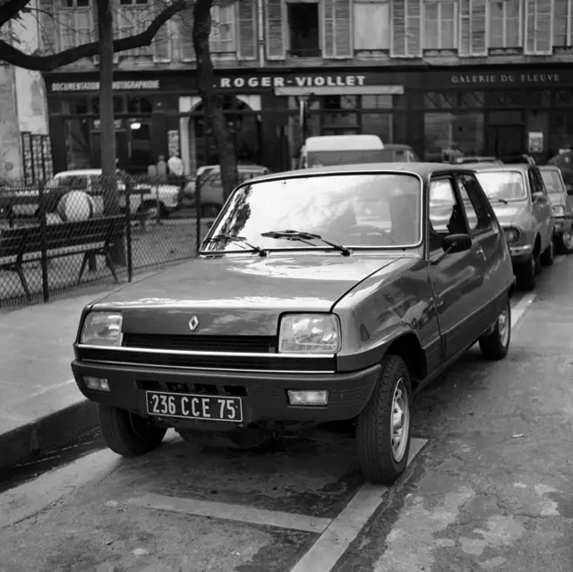 Renault 5 original em Paris, em 1978