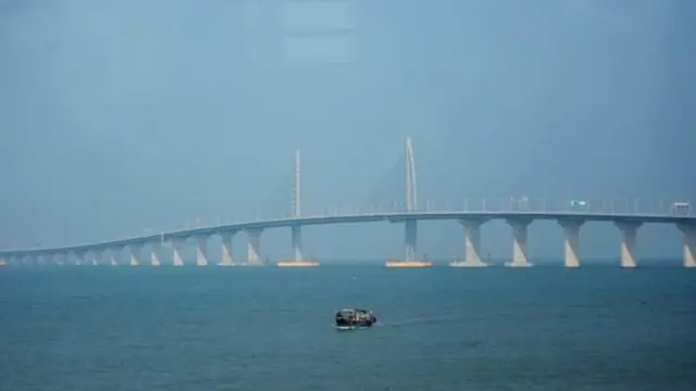 வாருங்கள், 1.46 லட்சம் கோடி மதிப்பிலான 'வெள்ளை யானை' காண்போம்